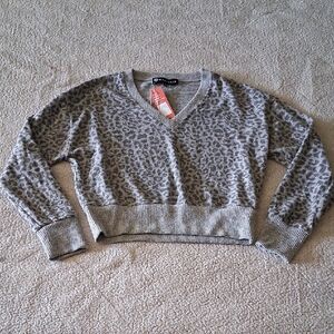 New Chic Gray Animal Print V-Neck Sweater